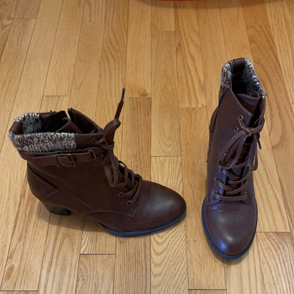 Denver Hayes ladies lace up heeled  boots size 8